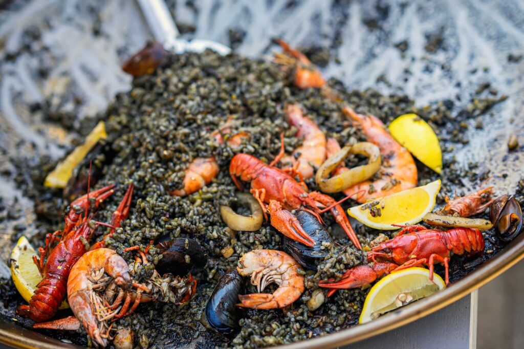 paella à l'encre de seiche