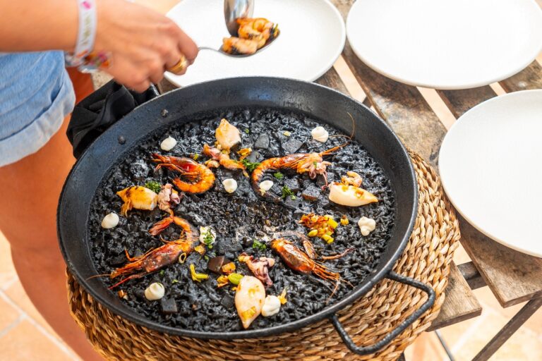 paella noire à l'encre de seiche